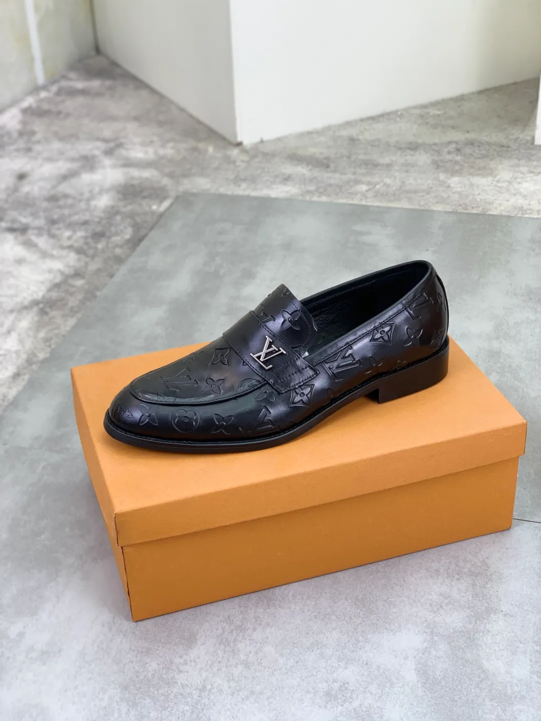Men's Men's Shoes 💰P420 [New Style] 💰Yangli💎💎💎[Louis Vuitton] LV high-end men's formal business leather shoes, original order 1:1! Original imported calfskin, original metal buckle, imported sheepskin lining for feet, original outsole, men's shoe size: 39-45 (38.46 customized) black optional